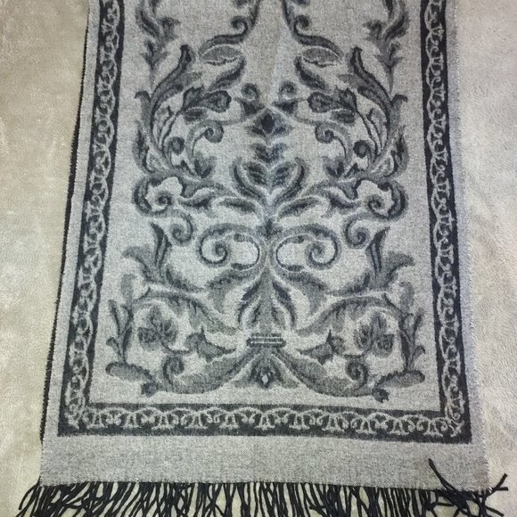 Black and Grey Soft 100% cashmere shawl - Picture 5 of 9